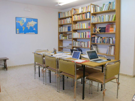 Meeting and study room for small groups